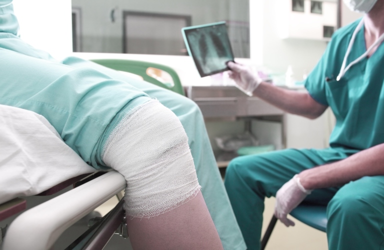 knee having surgery