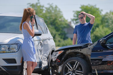 Georgia legal guidance: woman reports minor car collision to police by phone.