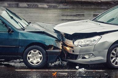Front-end car crash on wet road, key example for Georgia accident advice
